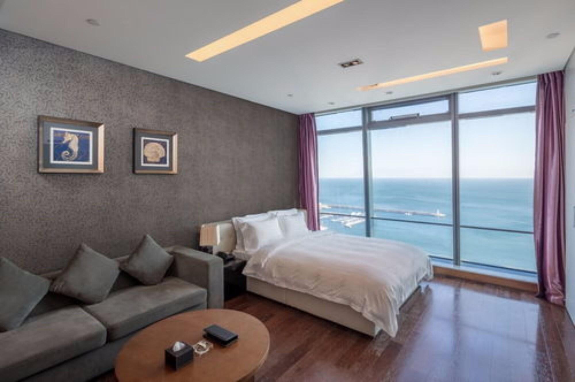 Grand Madison Qingdao Harbour-View Central（Former Qingdao Farglory Hotel） Exterior foto