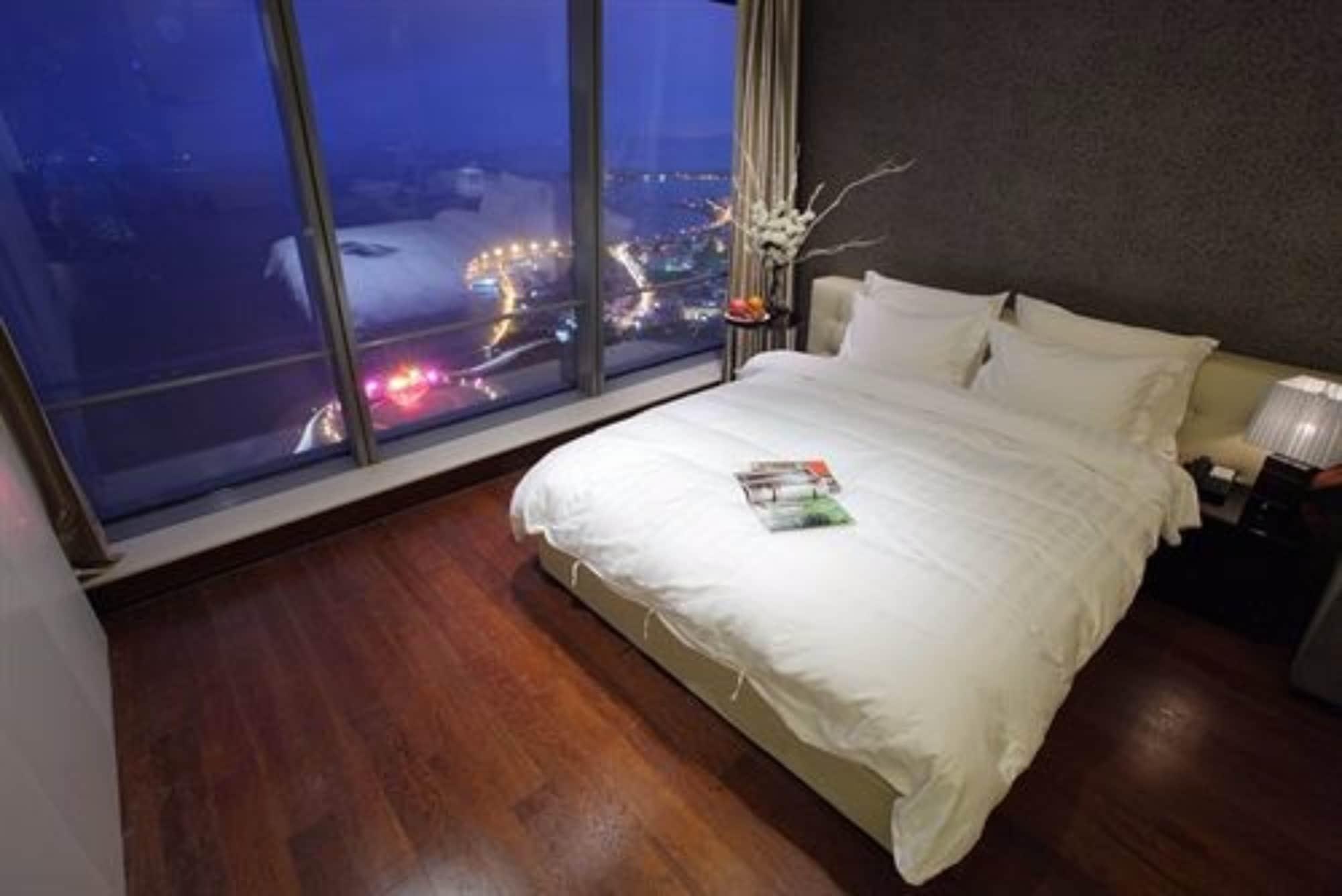 Grand Madison Qingdao Harbour-View Central（Former Qingdao Farglory Hotel） Exterior foto