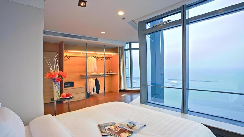Grand Madison Qingdao Harbour-View Central（Former Qingdao Farglory Hotel） Exterior foto
